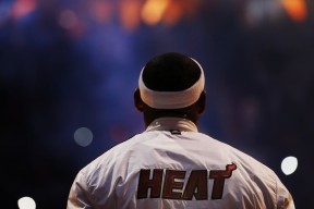2026世界杯104场比赛-30分钟生死时速！浓眉哥与凯恩巅峰对决，绝杀瞬间胜负难料